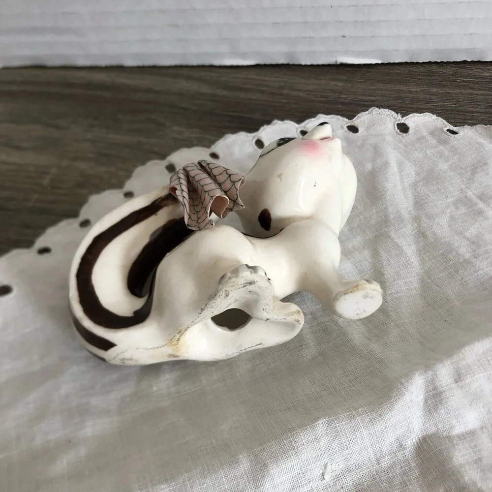 Vtg Anthropomorphic Chipmunk Figurine - Picture 6 of 15